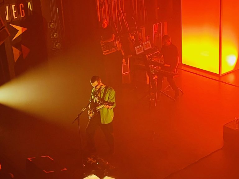 Konsert med White LIes på Vega