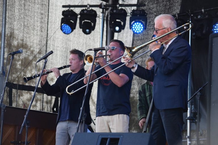 ö3 Adrian Cox, Björn Ingeltam och Hans Ingelstam på scen i Ödåkra