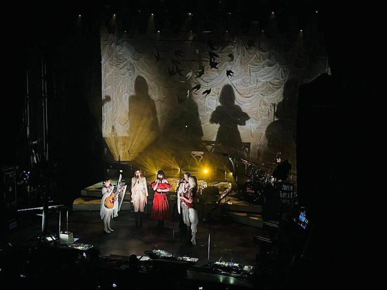 Konsert med The Last Dinner Party på Vega i Köpenhamn