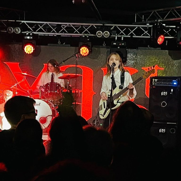 Konsert med Svart ridå i Malmö